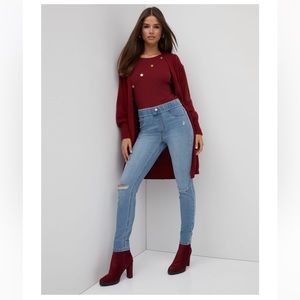 New York & Co women’s pull-on stretch skinny jean. Washed-never worn. Sz Med.